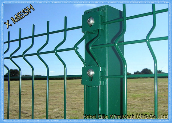 Il recinto rivestito della rete metallica della polvere verde riveste l'acciaio di pannelli saldato ricoperto perimetro del recinto di filo metallico