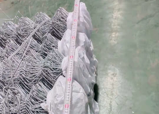 Recinto galvanizzato immerso caldo della maglia del collegamento a catena del recinto del tessuto nero durevole di segretezza