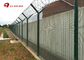 La polvere ha ricoperto i pannelli che del recinto della rete metallica la sicurezza ha saldato la recinzione della maglia di 358 prigioni