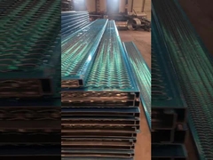 Grata seghettata per assi di metallo perforata con puntone di presa per carichi pesanti S235 per passerella