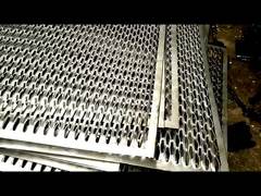 Il carbonio di alluminio e delicato ha perforato il passaggio pedonale galvanizzato che gratta lo spessore di 0.3MM- 8MM