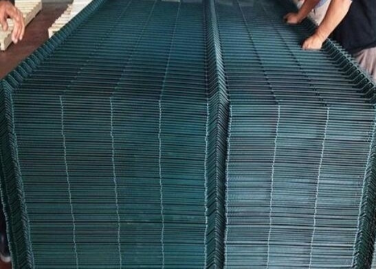 Recinzione in rete di filo di ferro d'acciaio saldato in metallo curvo 3d alto 1,8 m