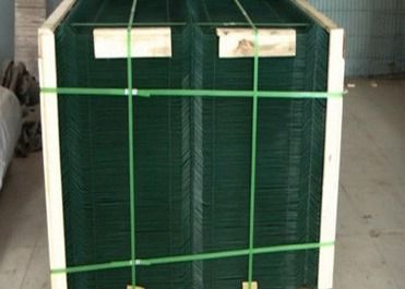 Recinzione galvanizzata 3D curva Recinzione a maglia saldata con palo a terra