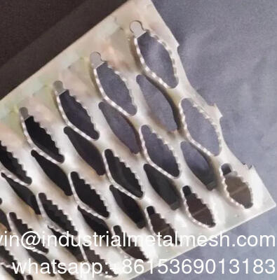 Grigliato di sicurezza perforato in acciaio antiscivolo Diamond Grip Strut Materiale per passerelle Grigliato di sicurezza per passerelle di piattaforma