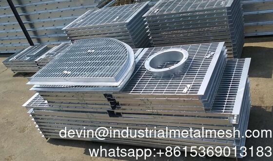 Pesante Galvanizzato Saldato Serrated Anti-Slip Trench Drain Gutter Cover Plate Industrial Floor Walkway Platform Bar di acciaio Griglia