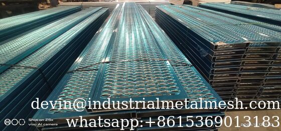 Griglia di sicurezza a presa perforata di diamante antiscivolo a caldo immerso in galvanizzazione a un pezzo con area aperta del 35% per letti di camion