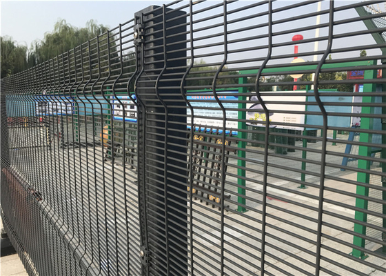 Pannelli saldati del recinto ricoperti polvere della rete metallica per la prigione con il foro quadrato