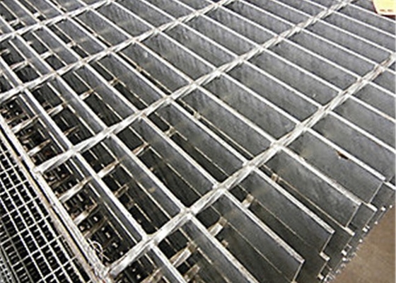 Passaggio pedonale d'acciaio grattare di sicurezza del tetto del metallo per le scale