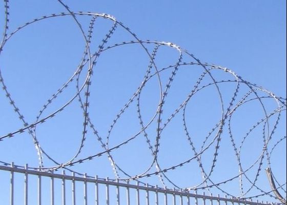 Recinzione pungente galvanizzata pesante di sicurezza del nastro del cavo a fisarmonica del rasoio