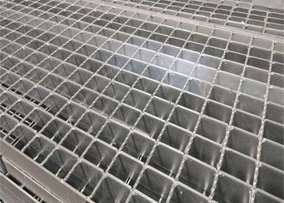 OEM Customized Hot Dip Galvanized Plain/Serrated Steel Grating per la passerella della piattaforma /Coperta del fossato di scarico
