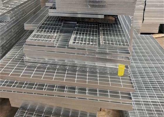 OEM Customized Hot Dip Galvanized Plain/Serrated Steel Grating per la passerella della piattaforma /Coperta del fossato di scarico