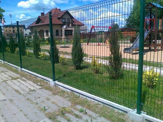 Perimetro di sicurezza del giardino 0,4 mm Recinzione metallica curva 3d Wire Mesh Peach Shape Post