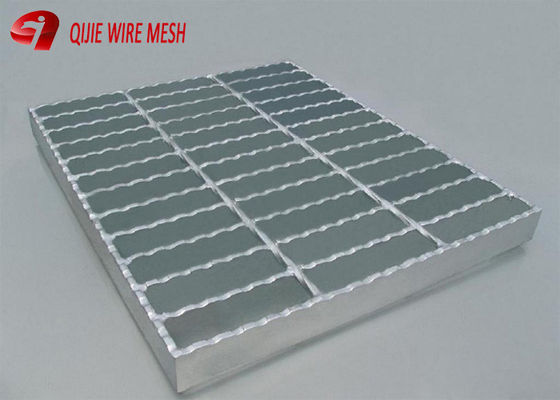 Griglia di acciaio serrato di 30X5mm Folding Campfire Grill Heavy Duty Inossidabile / Galvanizzato per Bar