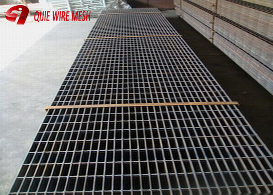 Griglia di acciaio serrato di 30X5mm Folding Campfire Grill Heavy Duty Inossidabile / Galvanizzato per Bar