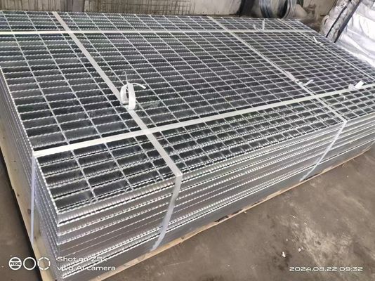 La grata d'acciaio galvanizzata ha saldato il piatto di griglia del metallo di Antivari d'acciaio 25x3 800x1000 per il passaggio pedonale della piattaforma