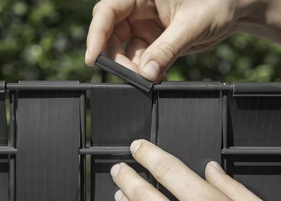 Striscia di privacy in PVC facilmente assemblabile per recinzione a legame a catena