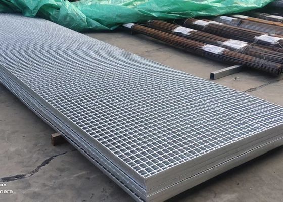 Griglia di acciaio serrato di 30X5mm Folding Campfire Grill Heavy Duty Inossidabile / Galvanizzato per Bar