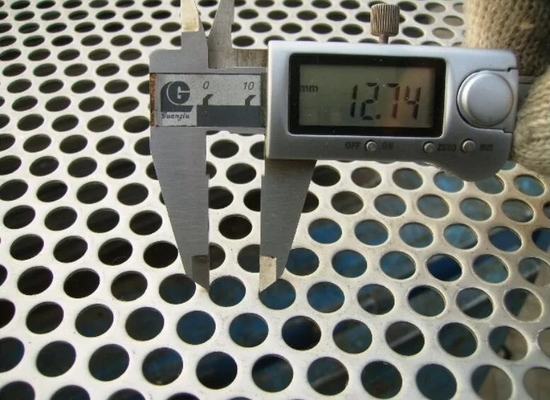 NM300 Piastra di perforatura metallica in acciaio laminata a freddo in acciaio inossidabile con modello a buco rotondo