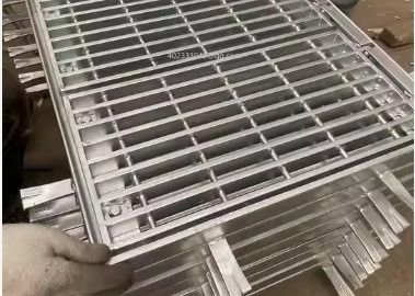 LTA Rampe di guida Coperchio di griglia o scarico S275jr Coperchio di trincea di griglia elettroplata per drenaggio