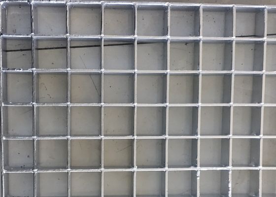 Griglia di acciaio serrato di 30X5mm Folding Campfire Grill Heavy Duty Inossidabile / Galvanizzato per Bar