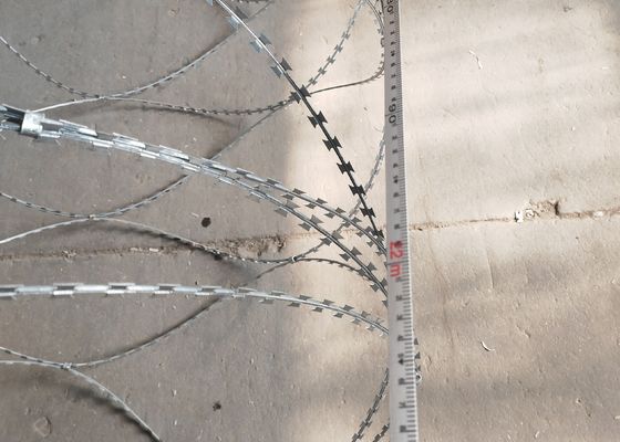 Bto16 Sicurezza Concertina Razor spirale Barbed Wire Mesh Cross Razor Fence Materiali