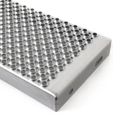 Il carbonio di alluminio e delicato ha perforato il passaggio pedonale galvanizzato che gratta lo spessore di 0.3MM- 8MM