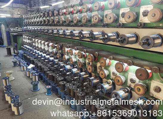 Ss 201 302 304h 316 Filo per molle in acciaio inossidabile trafilato Filo per molle in acciaio al carbonio -0,6 mm 0,8 mm 1 mm 2 mm