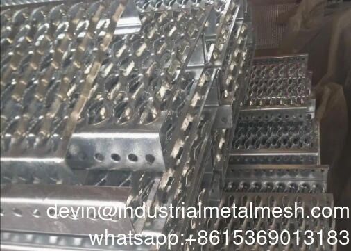 Grigliato a barra dentata in alluminio con fori a diamante perforati per gradini