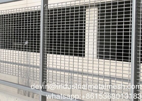 Griglia per pavimenti in acciaio industriale su misura professionale per strade e brid. Griglia in acciaio zincato a caldo. Griglia in acciaio inossidabile