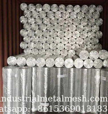 Colore su misura Quadrato Galvanizzato Acciaio inossidabile Wire Mesh Pannelli Saldato Wire Mesh Recinzione per la costruzione agricola Wire Mesh
