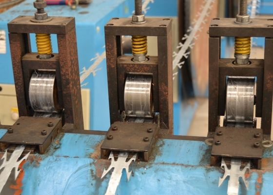 Bto22 Foro quadrato per filo spinato in acciaio inossidabile tipo croce ad anello piatto