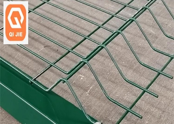 Recinto metallico saldato curvo Metal3D utilizzato dall'azienda agricola verniciato a polvere