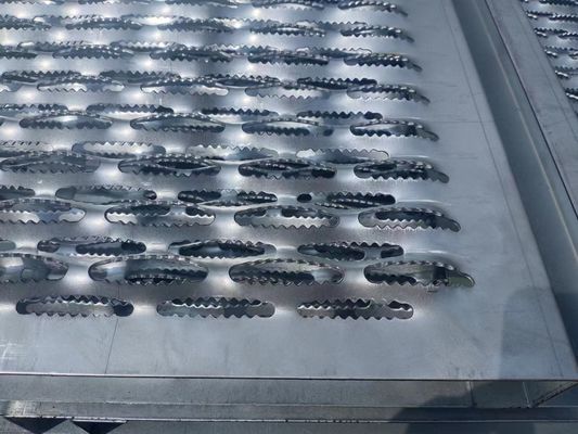 grata d'acciaio galvanizzata puntone rotondo della presa del foro di 2mm per la norma dell'en della piattaforma della scala