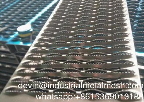 Grigliato a barra dentata in alluminio con fori a diamante perforati per gradini