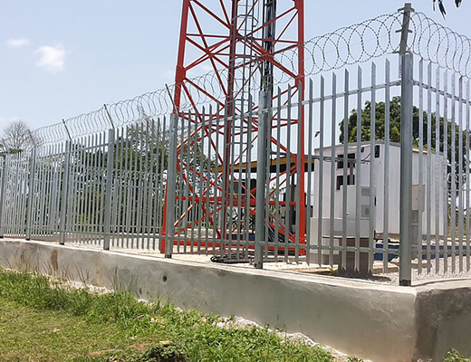 Recinto galvanizzato immerso caldo 2400hx2300l della palizzata di profilo di W per la torre cellulare