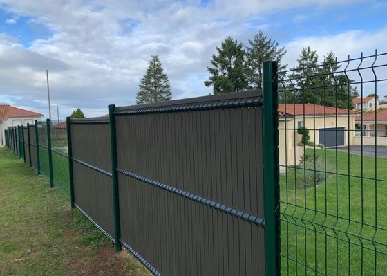 3d ha curvato il livello di Mesh Garden Fence 1.8m del cavo saldato pannello con la stecca uv di plastica del PVC